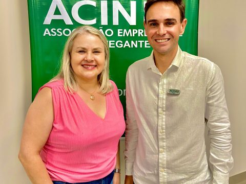 Presidente eleita, Debora Celine Bergamaschi dos Santos com o vice-presidente eleito Roger Teixeira da Silva.